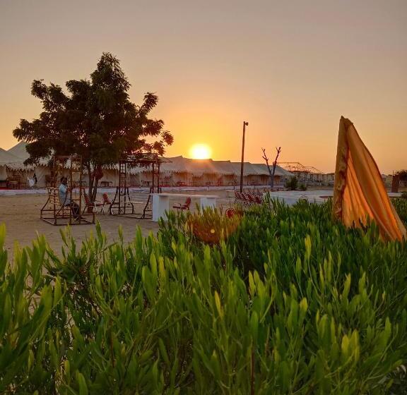 בית מלון כפרי Desert Holiday Camp