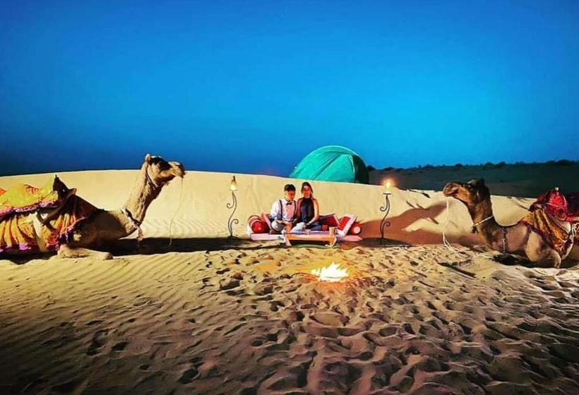 בית מלון כפרי Desert Holiday Camp