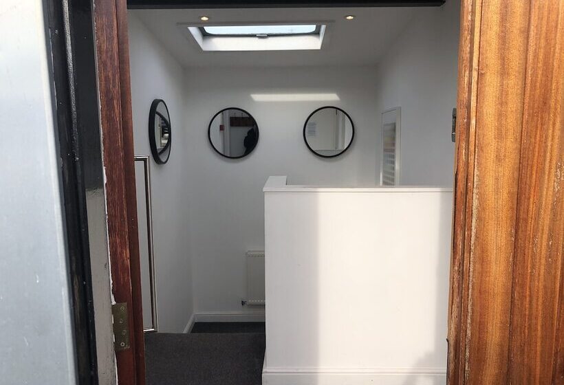 هتل Duplex Barge Cinema Room 6 Ensuite Double Triple Bedrooms Great Social Spaces