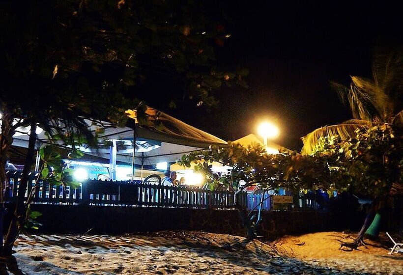 هتل Keegan's Beachside