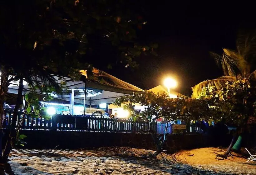 هتل Keegan's Beachside