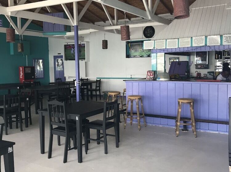 هتل Keegan's Beachside