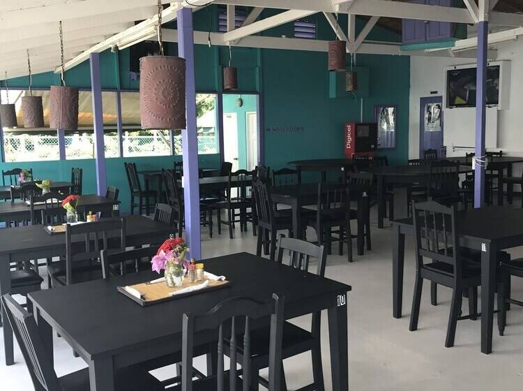 هتل Keegan's Beachside