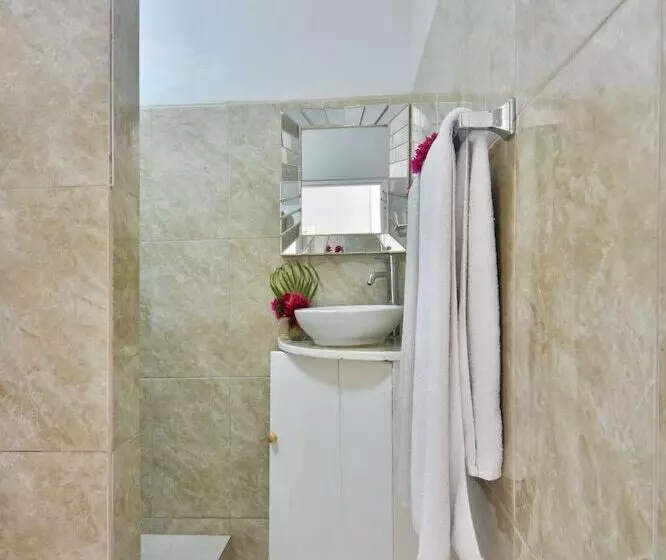 هتل Keegan's Beachside