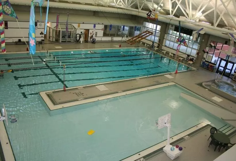 هتل Macewan University Residence