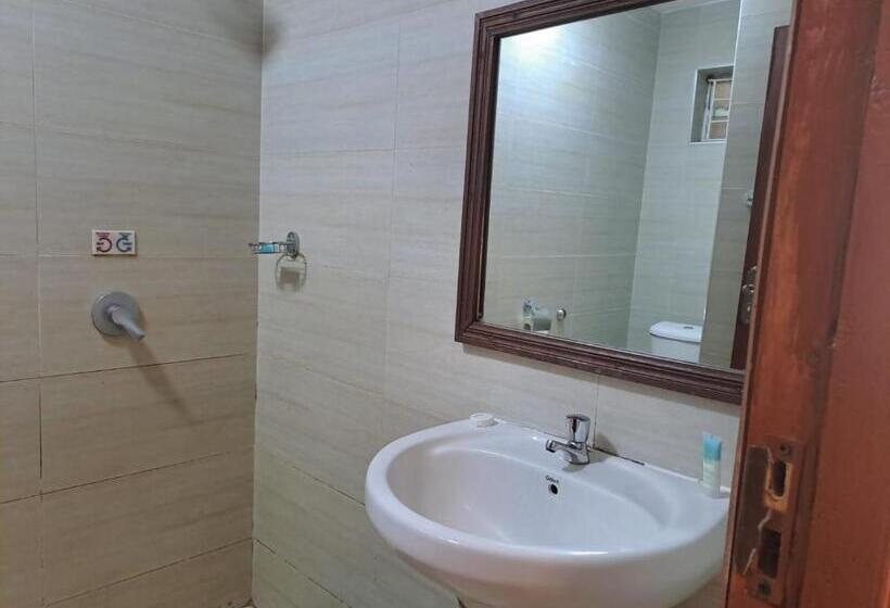 هتل New Carnation