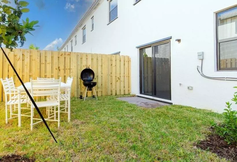 ペンション Glamorous 4br New & Modern Near Fl Keys