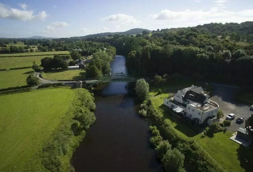 The Chainbridge Inn