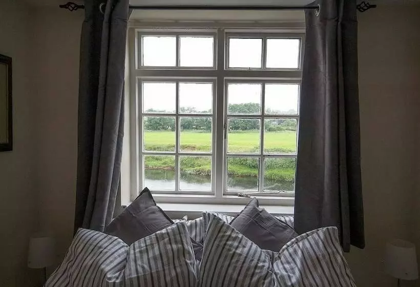 The Chainbridge Inn