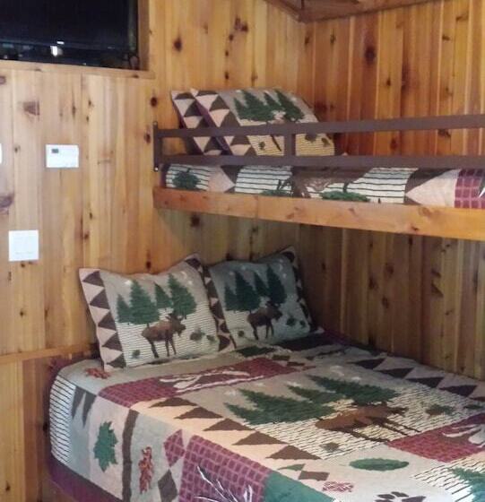 בית מלון כפרי Mount Vernon Rv Campground