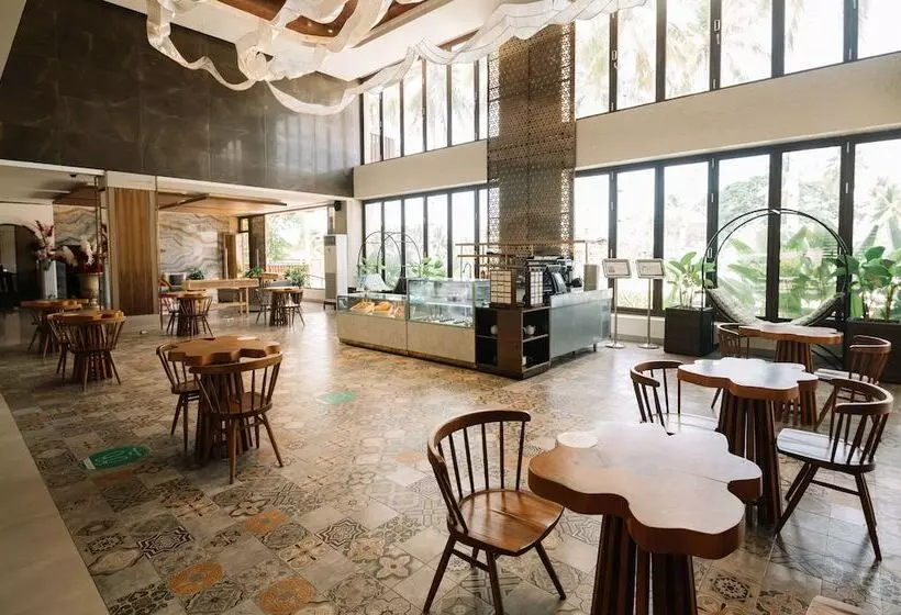 Hotelli Nouveau Resort