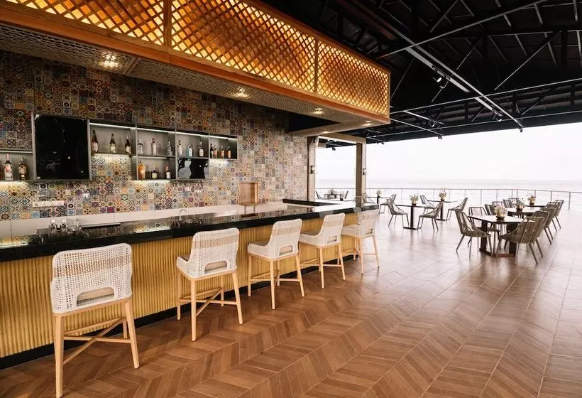 Hotelli Nouveau Resort