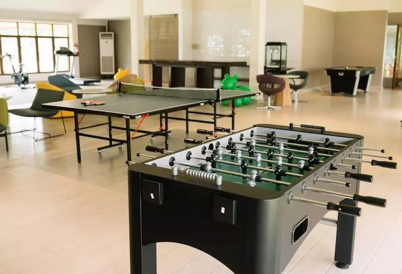 Hotelli Nouveau Resort