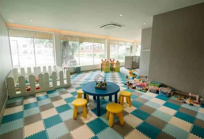 Hotelli Nouveau Resort