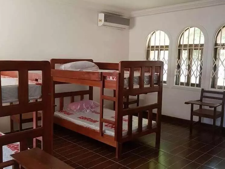 پانسیون Jbk Hostels Adjirinaganor