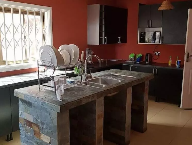 پانسیون Jbk Hostels Adjirinaganor