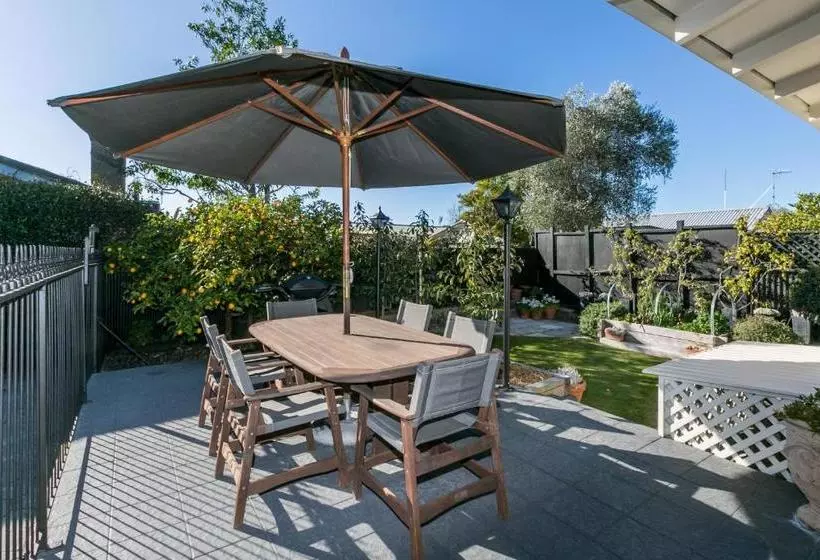 119 On Georges Bed And Breakfast