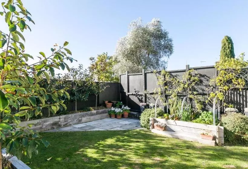 119 On Georges Bed And Breakfast