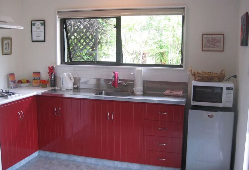 住宿加早餐  Moanarua Beach Cottage