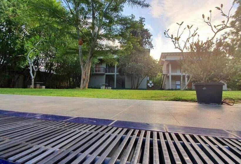 فندق Magampura Eco Village Resort