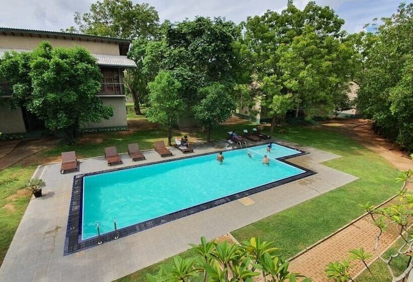 فندق Magampura Eco Village Resort