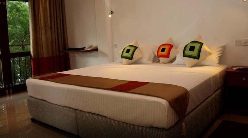 فندق Magampura Eco Village Resort