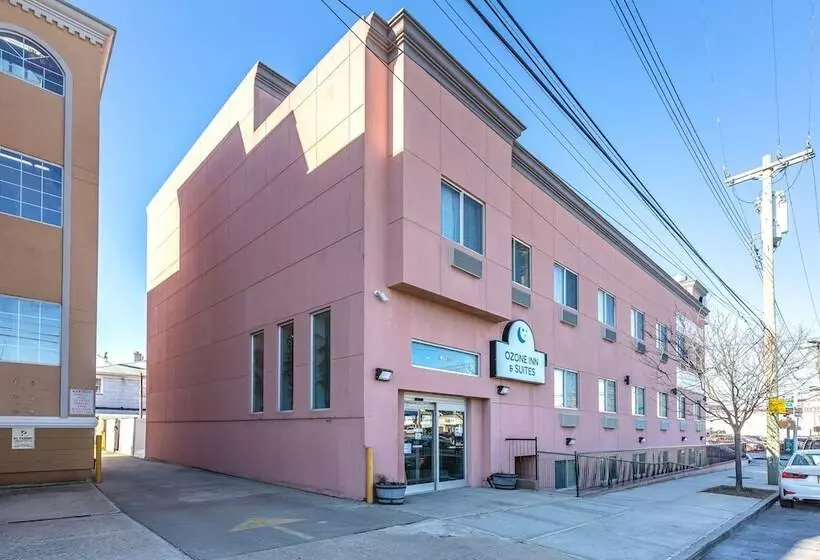 هتل Ozone Inn & Suites