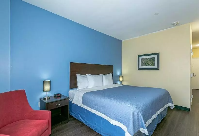 هتل Ozone Inn & Suites