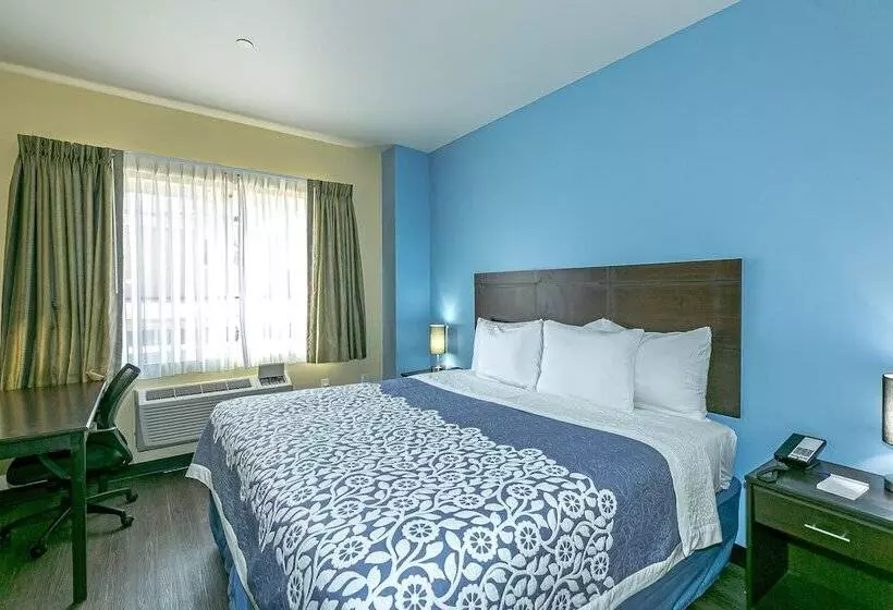 هتل Ozone Inn & Suites