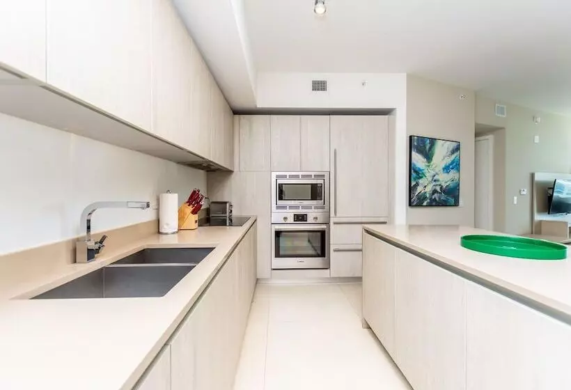 Upscale Comfort And Breathtaking Views At H Hollywood Residences By Zelloo