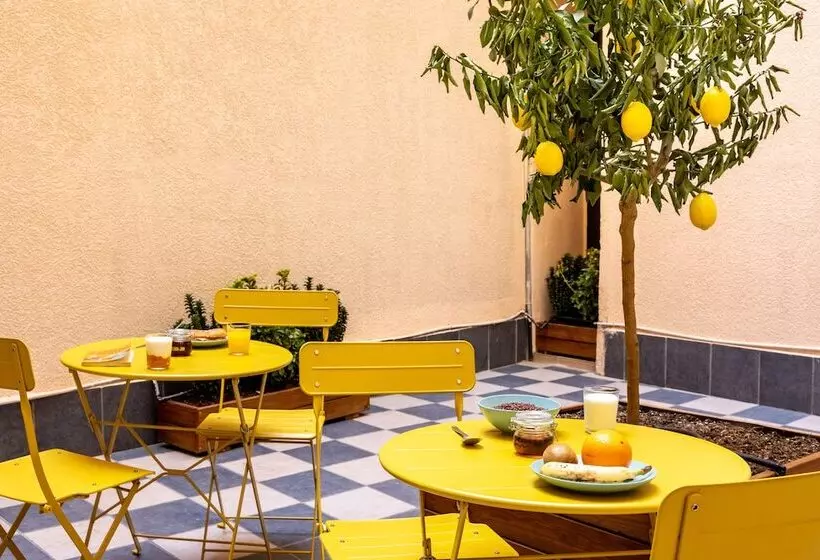 Petit Hostel Palacio Real