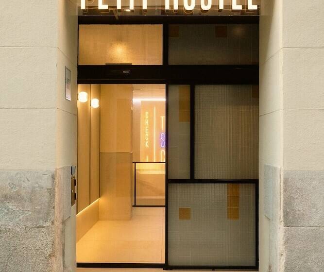 Petit Hostel Palacio Real