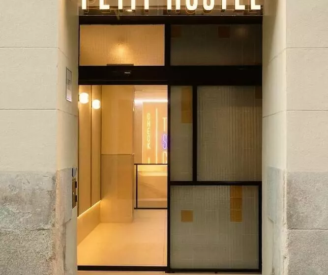 Petit Hostel Palacio Real