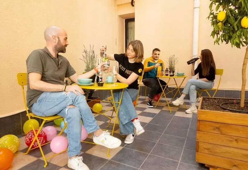 Petit Hostel Palacio Real