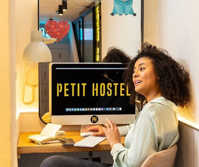 Petit Hostel Palacio Real