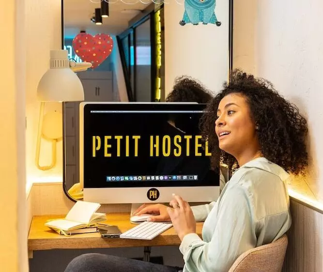 Petit Hostel Palacio Real