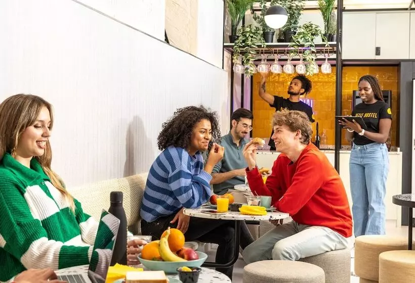 Petit Hostel Palacio Real