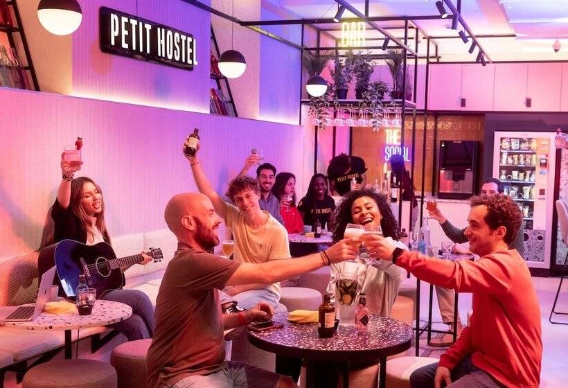 Petit Hostel Palacio Real