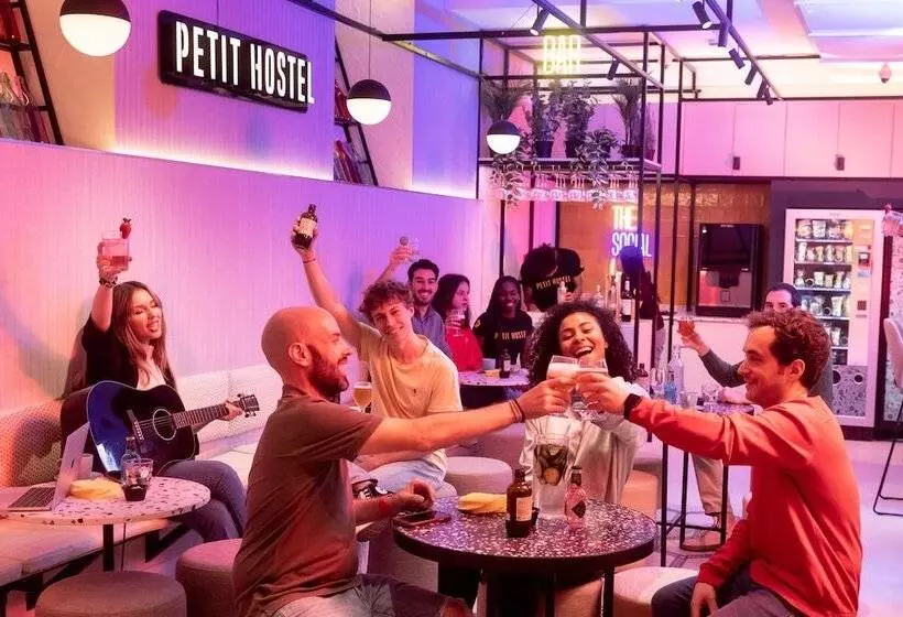 Petit Hostel Palacio Real