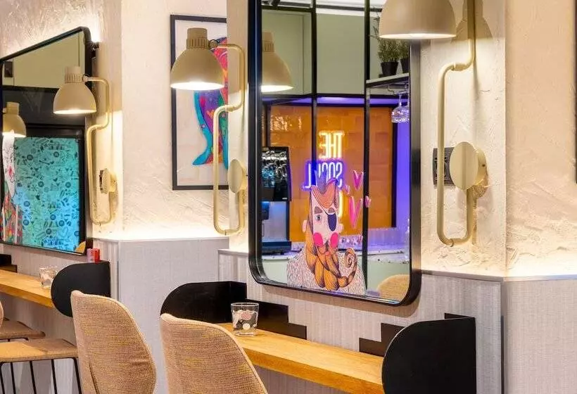 Petit Hostel Palacio Real