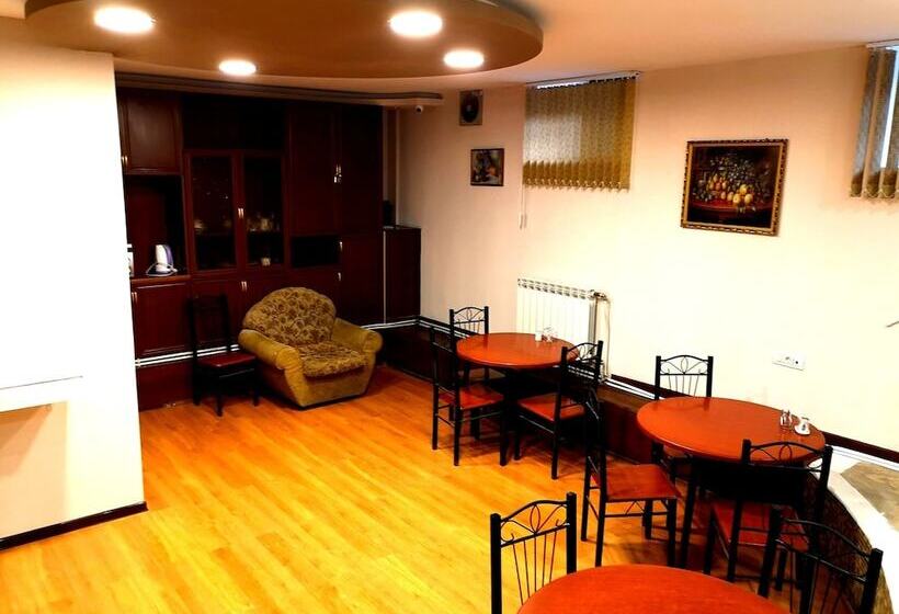 Prime Hotel & Hostel