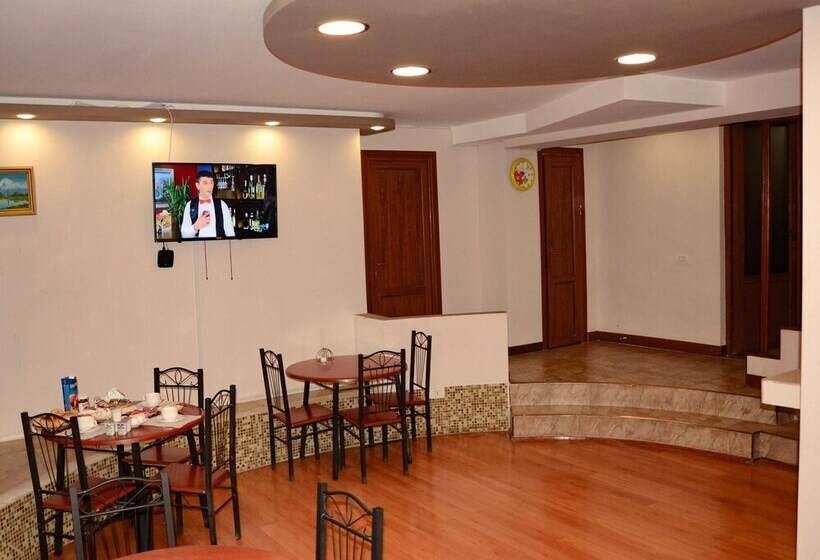 Prime Hotel & Hostel