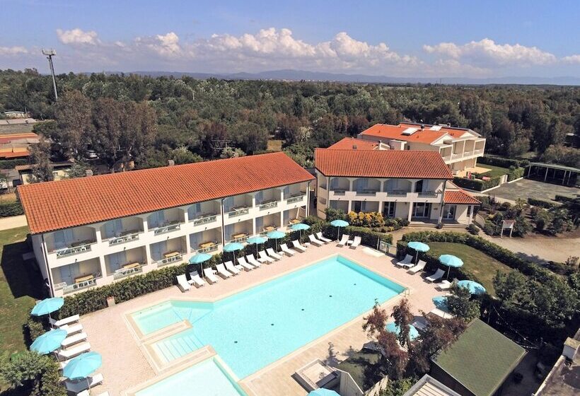 Residence Con Piscina A 450 Mt Dal Mare