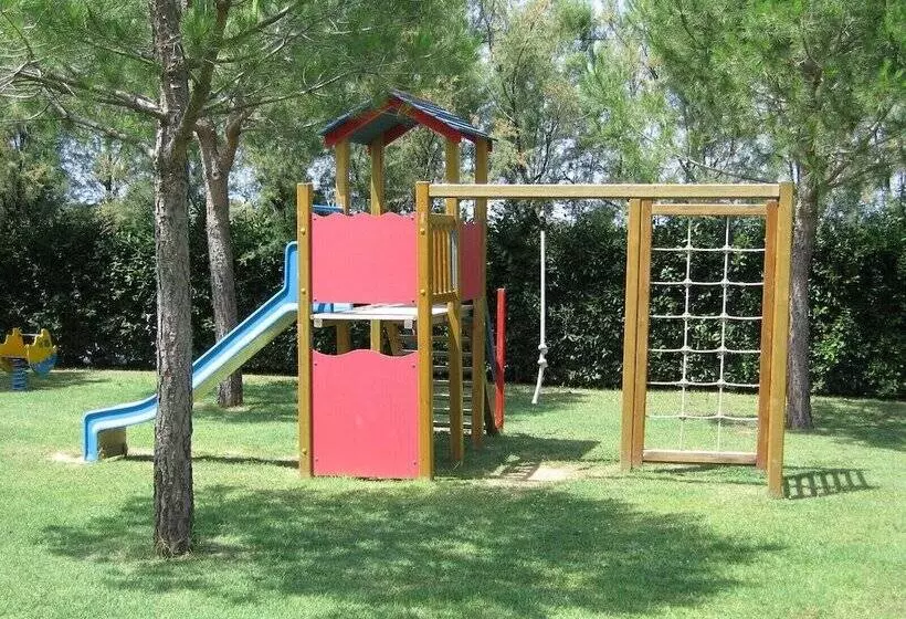 Residence Con Piscina A 450 Mt Dal Mare