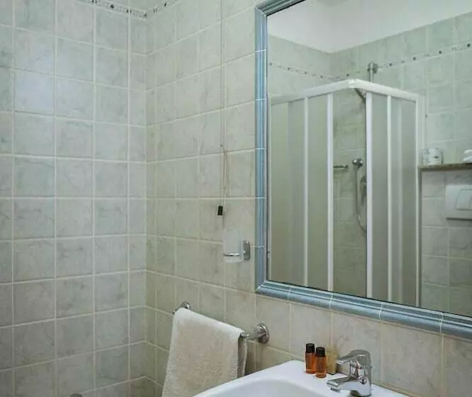 Residence Con Piscina A 450 Mt Dal Mare