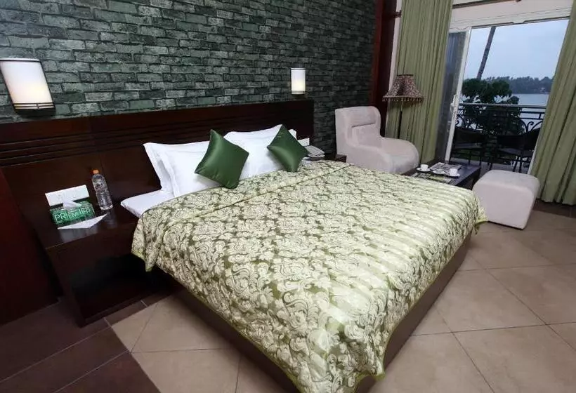 Отель Allseason