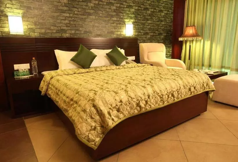 Отель Allseason