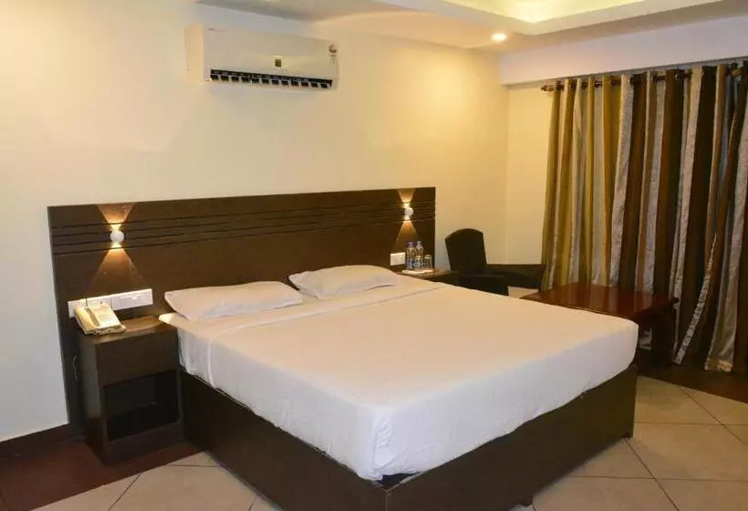 Отель Allseason