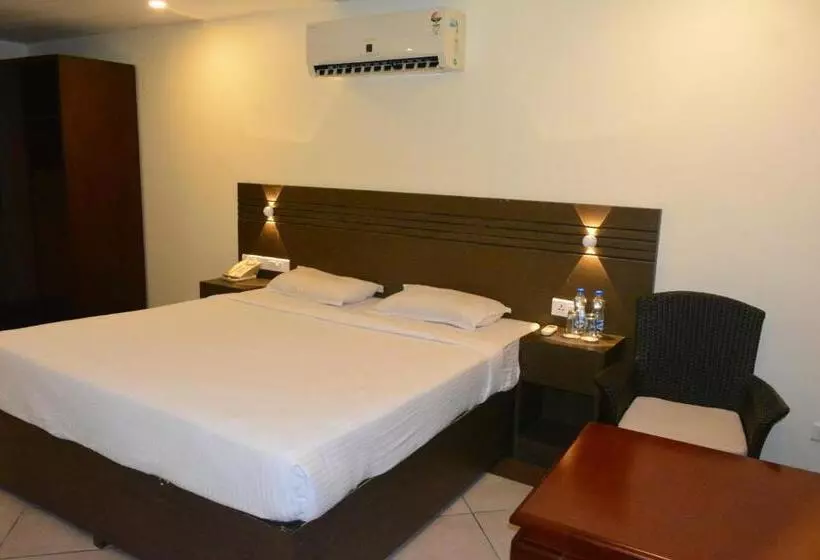 Отель Allseason