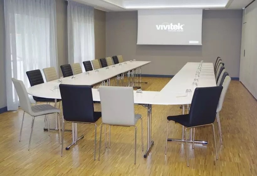 Отель Hôtel Restaurant Bel Air Crevin   Axe Rennes Nantes